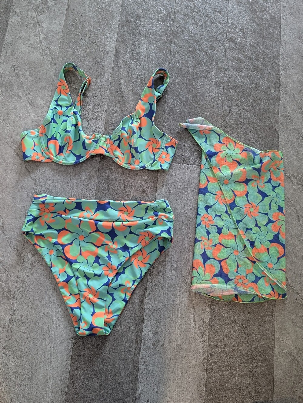 Kulani Kinis XL Top L Bottom And Sarong